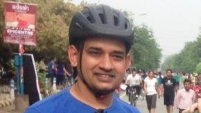 Mark Gorton, al centro de la imagen, en 2015