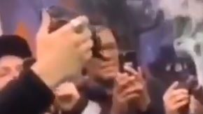 Mike Tyson fue sorprendido fumando un enorme cigarro de marihuana