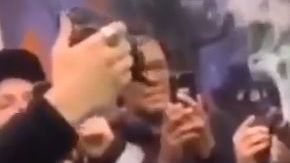 Mike Tyson fue sorprendido fumando un enorme cigarro de marihuana