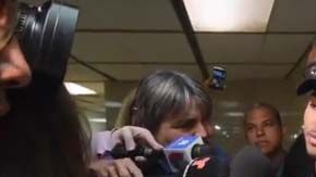 Ozuna salió sonriente del tribunal de San Juan.