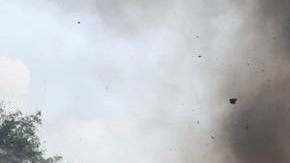 Camiones que transportaban ayuda para Venezuela fueron incendiados.