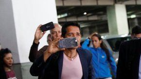 Jorge Ramos en el Aeropuerto Internacional de Caracas, el martes