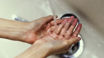 Lavarse las manos puede evitar enfermedades.