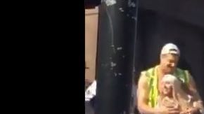 Rob Gronkowski le tocó los pechos a su novia con mucha sensualidad