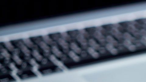 Tener a tu pareja en un ambiente laboral es algo en lo que debes reflexionar muy bien.