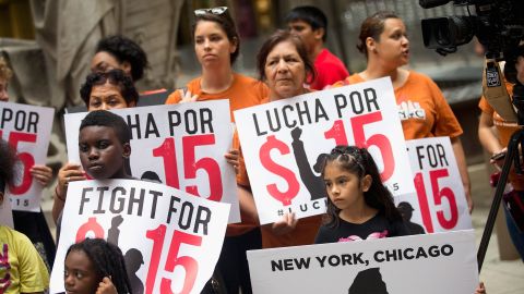 La lucha por $15 la hora se inició con manifestaciones de los trabajadores de comida rápida en NYC./Archivo