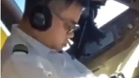 Un piloto se quedó dormido en pleno vuelo.