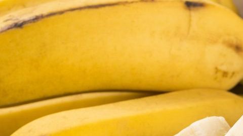 Postre de banana fácil, rico y saludable.