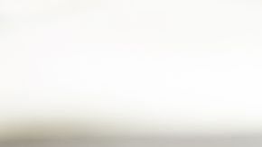 El chico recibió un fuerte golpe en el rostro y traía lentes.