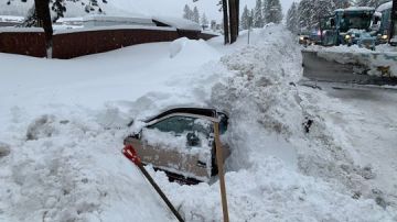 Las autoridades recordaron la importancia de sacar los autos de las áreas de remoción de nieve y tener cuidado al usar vehículos durante los principales eventos de nieve.