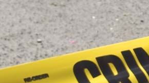 Imagen de archivo de un cordón policial. De izquierda a derecha, Preston Tayloer, Liam McAtasney, y Sarah Stern.