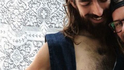 Wyley Simpson (derecha) estuvo en terapia hormonal por seis años.