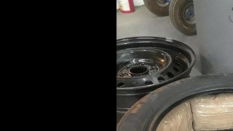 Los empleados hallaron la droga al darse cuenta que los modelos Fusion no se venden con llanta de repuesto