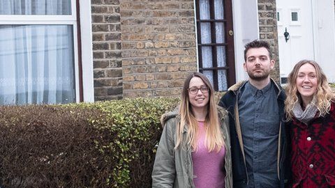 Courtney y Alex McClure, Amy Mitchell y Carl Colston compraran juntos su casa.