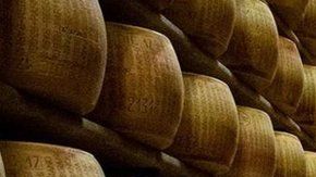 El Parmigiano-Reggiano envejece de entre dos a 20 años.