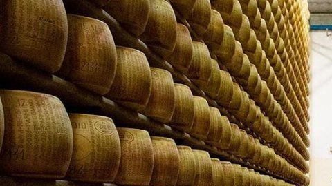 El Parmigiano-Reggiano envejece de entre dos a 20 años.