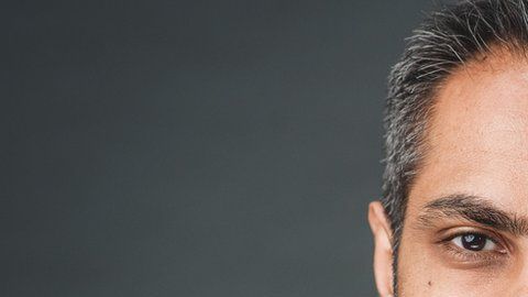 "Nadie te dice que el dinero pierde valor invisiblemente", explica Ramit Sethi.