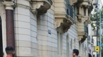 Sofía y la pancarta con la que marchará el viernes.