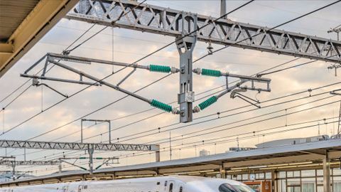 106043870_tren