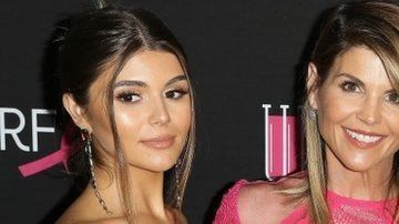 La actriz Lori Loughlin con sus hijas.