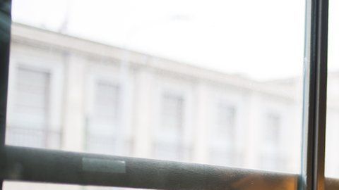 Las mujeres tienen más probabilidades si se atreven a presentarse.