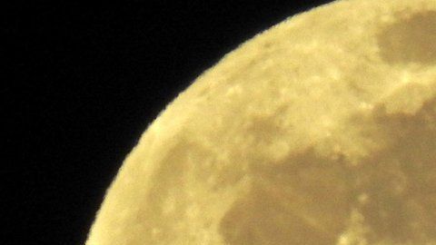 El equinoccio de primavera coincidió con la última superluna llena del año.