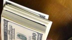 El dólar estadounidense crece ante casi todas las monedas.