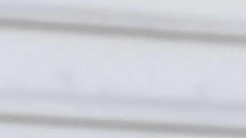 Agentes de ICE realizan un arresto.