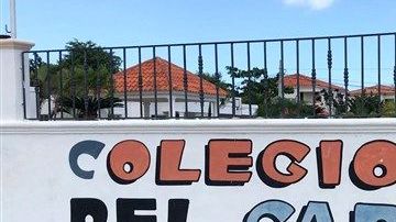 Colegio donde enseña un cura ex convicto por abuso a menores.