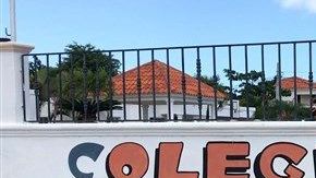 Colegio donde enseña un cura ex convicto por abuso a menores.