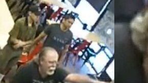 El ataque de ira del cliente quedó grabado por las cámaras del lugar