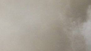 Pilas de colmillos de elefantes confiscados a cazadores furtivos arden en  Kenia.