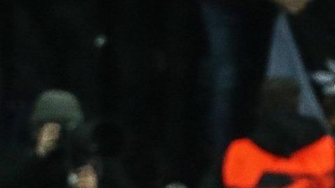 La decepción del jugador del Sevilla Jesus Navas al quedar eliminados de la Liga Europa.