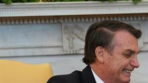 Jair Bolsonaro le obsequió a Donald Trump una playera de la selección de Brasil con el "10" que usaba Pelé