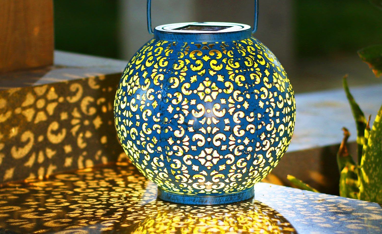 5 lámparas de energía solar para decorar e iluminar tu jardín | La Raza