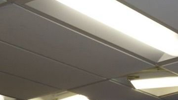 Autoridades muestran armas decomisadas a estas pandillas durante el operative. (Aurelia Ventura/ La Opinión)