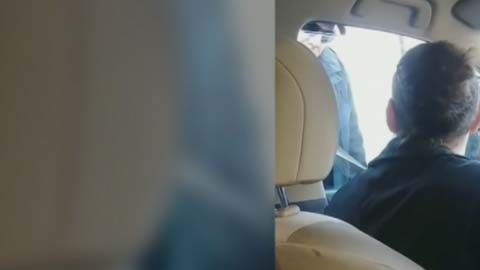 El activista confrontó a los agentes de ICE.