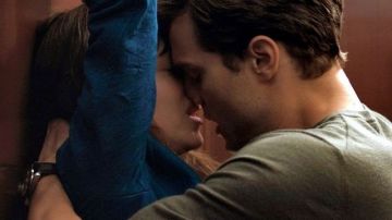 Dakota Johnson y Jamie Dornan, en Fifty Shades of Grey.