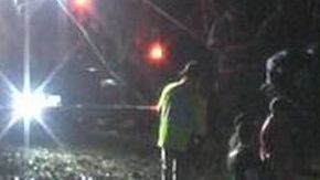 El auto al ser rescatado del agua