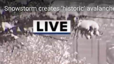 El clima causa peligrosas avalanchas de nieve en Colorado.