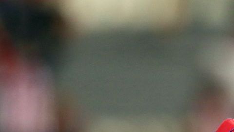 Adolfo Bautista se enfrascó en dimes y diretes con el colombiano Mateus Uribe