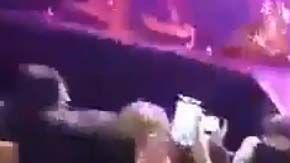 Sergio Denis cayó del escenario en el Teatro Mercedes Sosa.