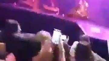 Sergio Denis cayó del escenario en el Teatro Mercedes Sosa.