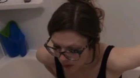 Kara Baker transmite en directo su parto.