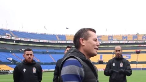 Julio César Chávez visitó el entrenamiento de Tigres UANL