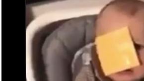 Bebés y niños pequeños son víctimas de este reto.