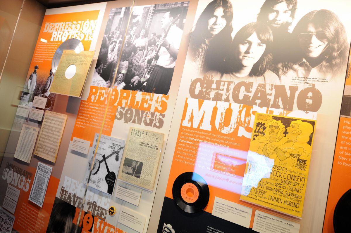 Una muestra de música chicana durante la exposición 'Canciones de conciencia, sonidos de libertad', que exploró la historia de la música y la política en Estados Unidos en el Grammy Museum.