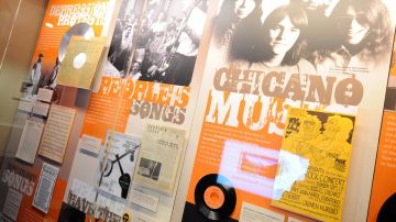 Una muestra de la música chicana durante la exposición 'Canciones de conciencia, sonidos de libertad', que exploró la historia de la música y la política en Estados Unidos, en el Grammy Museum de Los Ángeles, en el 2008.
