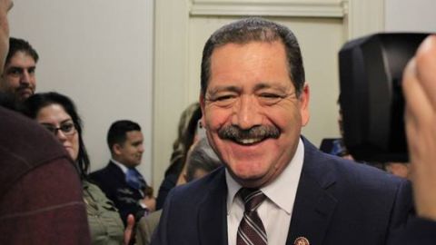 El congresista Jesús ‘Chuy’ García fue uno de los siete candidatos a la alcaldía de Chicago que habló sobre su plataforma política en el museo de Historia de Chicago.