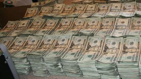 El gobierno trata de decomisarle los 12 millones de dólares que estima que blanqueó.